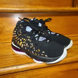 Nike LeBron 17 Egyplant Amarillo Colorway Size 5Y (6.5 W)